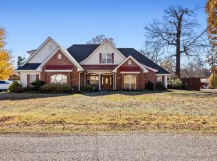 402 E Bissell St, Hugo, OK 74743