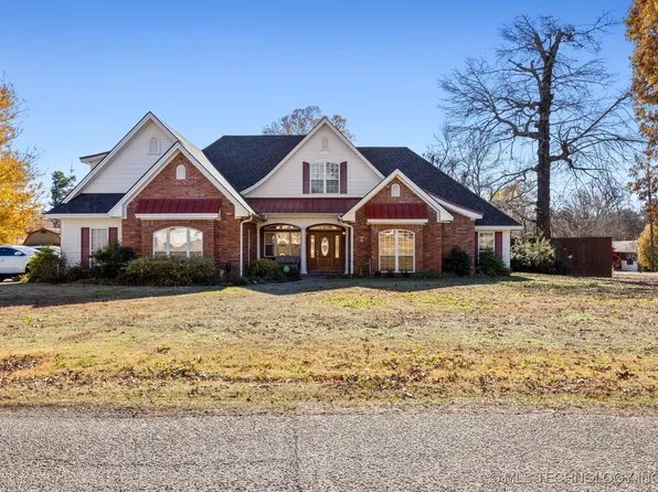 402 E Bissell St, Hugo, OK 74743