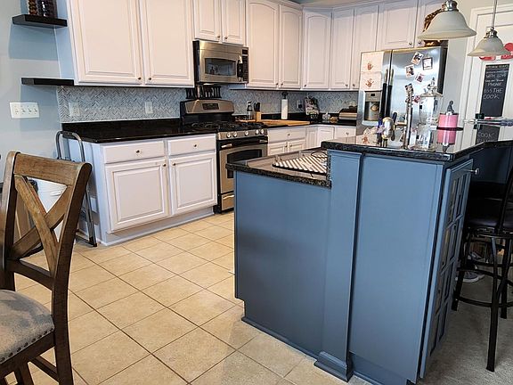 Kitchen with recess lighting