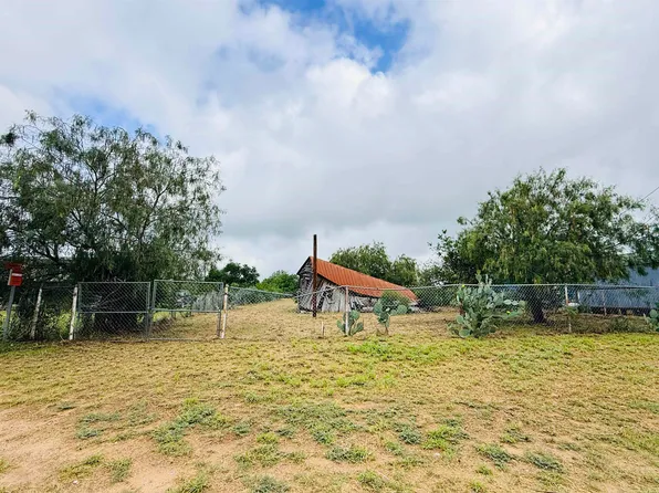 1307 Mira Flores Ave, Zapata, TX 78076