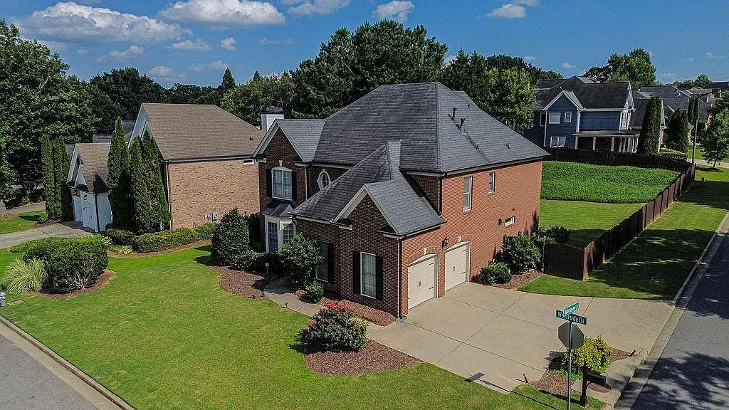 5 bed, 4.0 bath, 3038 sqft, $5,500 — Photo 2