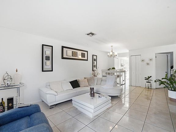 3rd image of 2 E LAS PALMAS WAY