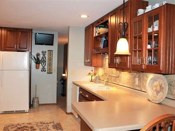 3rd image of 2711 Parkway Ct