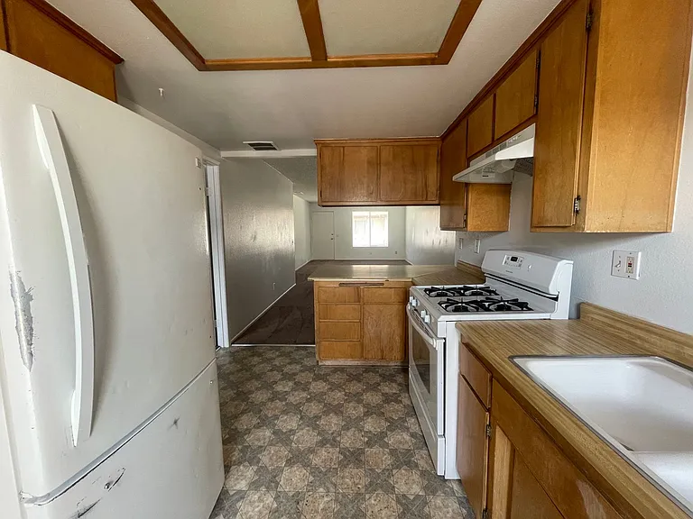 576 Montecito Ave — Photo 13