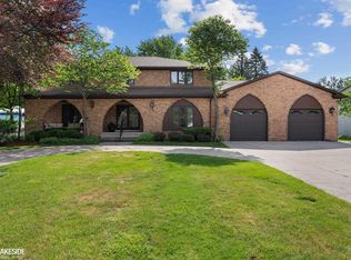 37900 Saddle Ln, Clinton Township, MI 48036