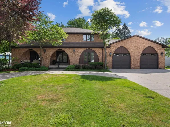 37900 Saddle Ln, Clinton Township, MI 48036