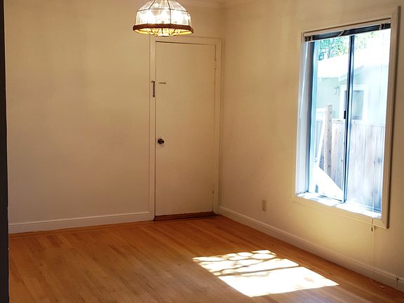3rd image of 1025 Noel Dr APT B