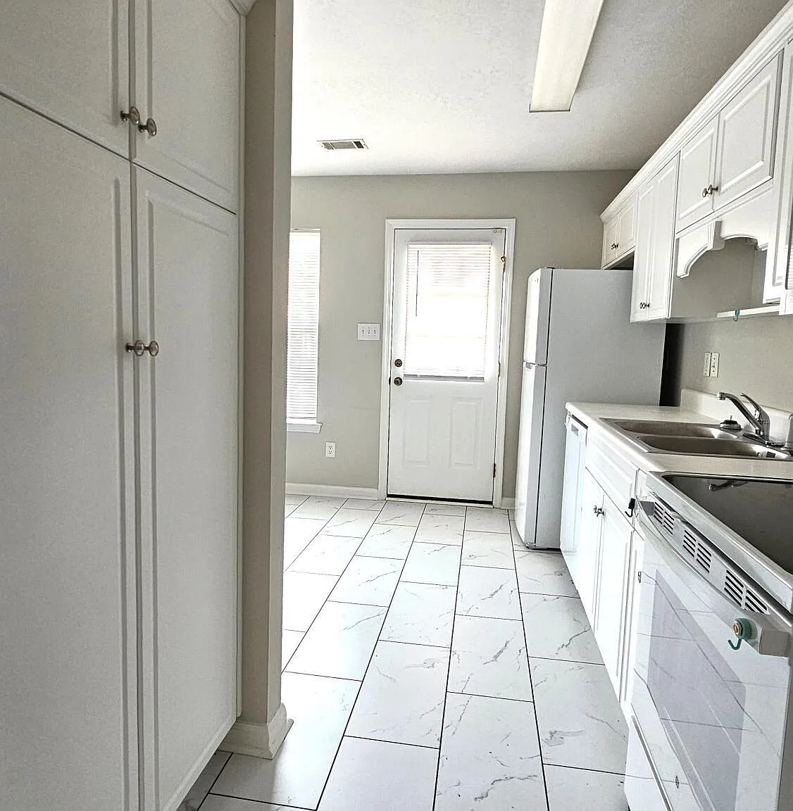 2 bed, 2.0 bath, 1100 sqft, $1,375 — Photo 4