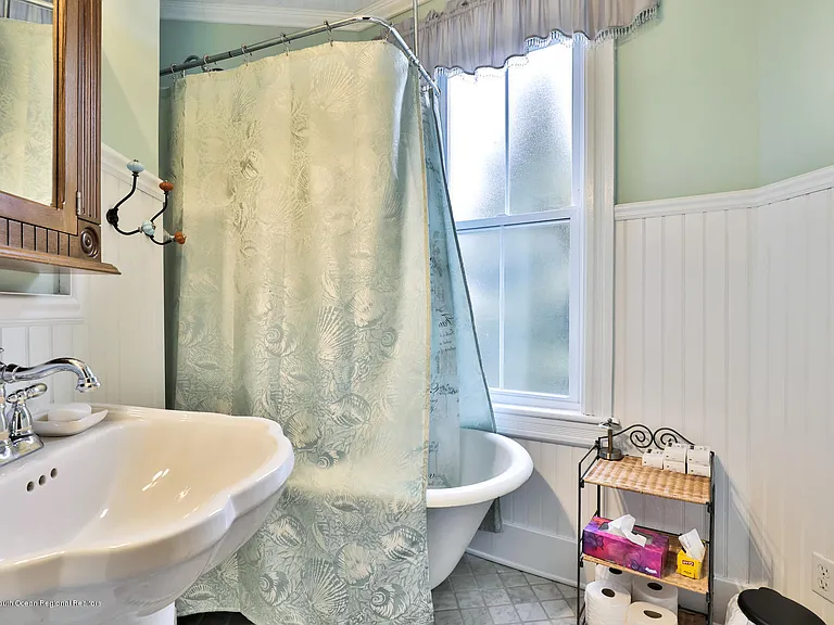 44 Webb Ave — Photo 27