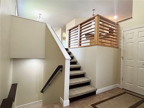 4th image of 725 Diamond Lane