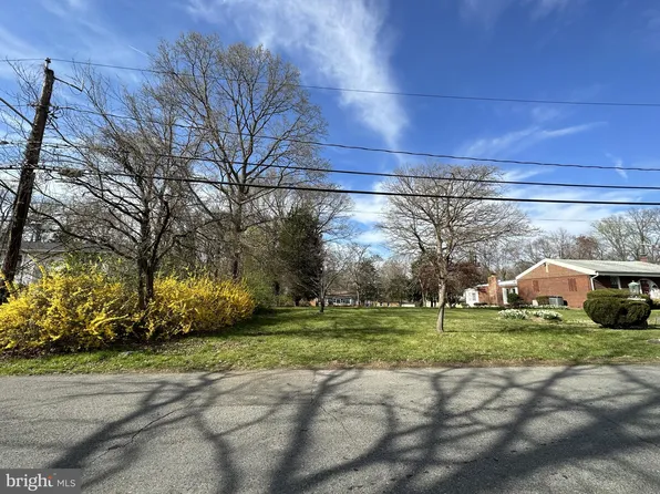 9934 Elm St, Lanham, MD 20706