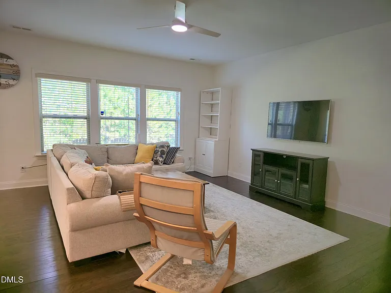 1011 Poplar St — Photo 13