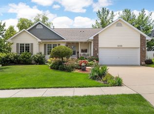 1205 Waldenwood Ln NE, Cedar Rapids, IA 52402