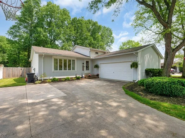 20478 Homestead Park Dr, Strongsville, OH 44149