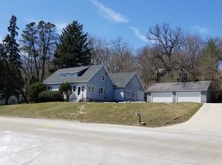 852 S Main St, Algonquin, IL 60102