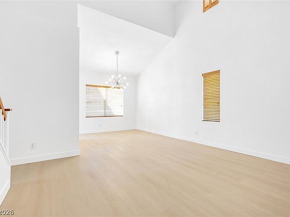 4th image of 1444 Country Hollow Dr