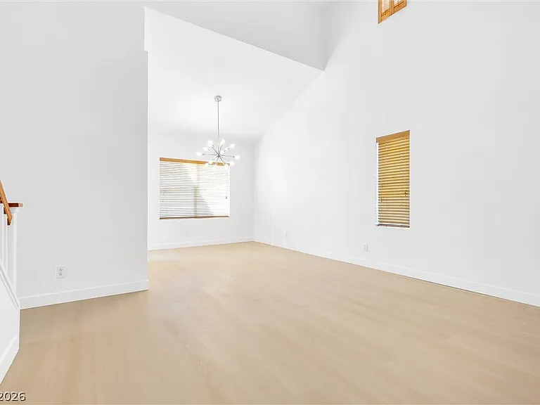 1444 Country Hollow Dr — Photo 4