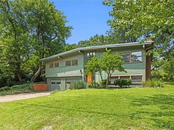848 W 21st St, Lawrence, KS 66046