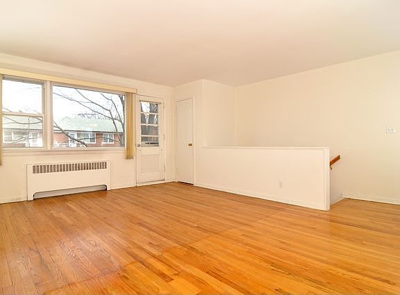 4th image of 304 S Buckhout St #304