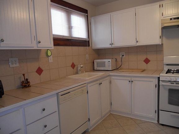5th image of 381 E 17th Ave