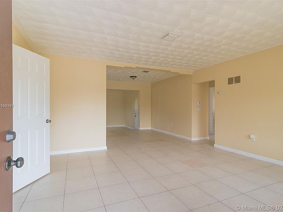 4th image of 1071 Little River Dr