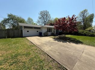1208 S Cedarbrook Ave, Springfield, MO 65804