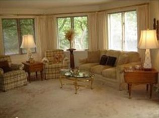 30 McIntosh Dr, Amherst, MA 01002