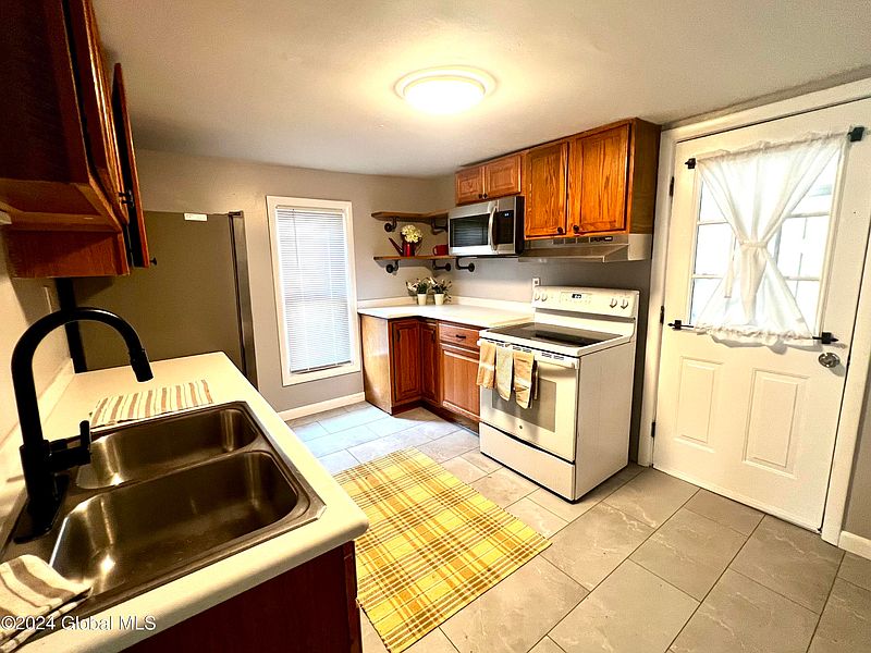 2nd image of 6 Thompson Avenue