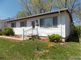 935 Meadow Dr, Saint Clair, MO 63077