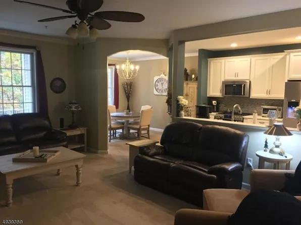 38 Ridgeview Ln, Mount Arlington, NJ 07856