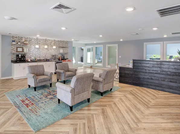 Waters Edge Apartments