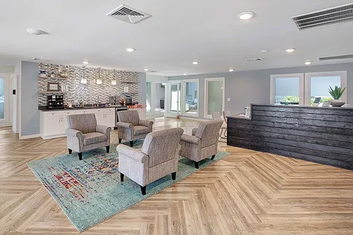 Waters Edge Apartments Photo 1