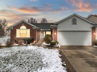 9870 Andover Dr, Van Buren Township, MI 48111