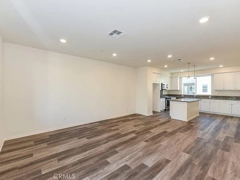 106 Unity — Photo 19