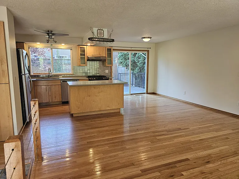 3016 SW Carolina St — Photo 17