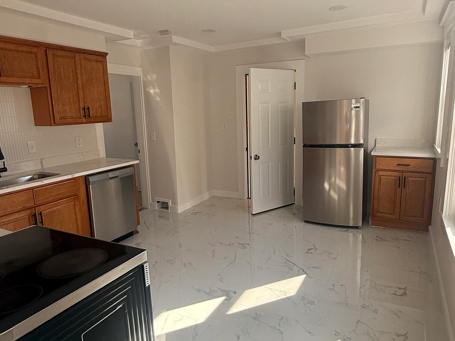 3 bed, $2,400 — Photo 2