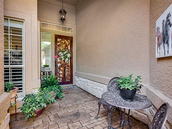 3rd image of 10209 Soriano St