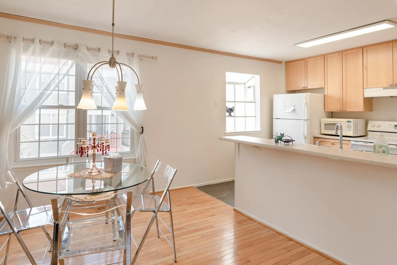 2 bed, 1.0 bath, $6,327 — Photo 4