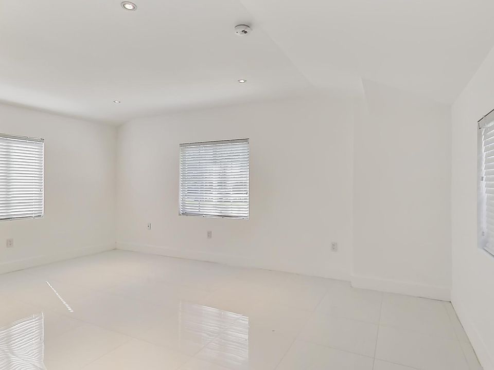 1st image of 5435 La Gorce Dr