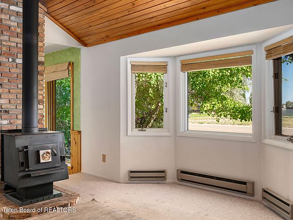 4th image of 302 Rakestraw Ave