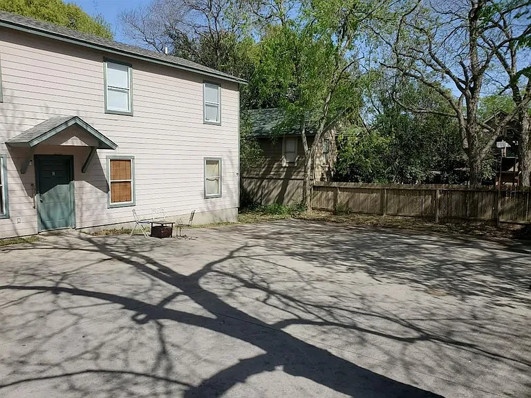 519 W Hutchison St #C — Photo 12
