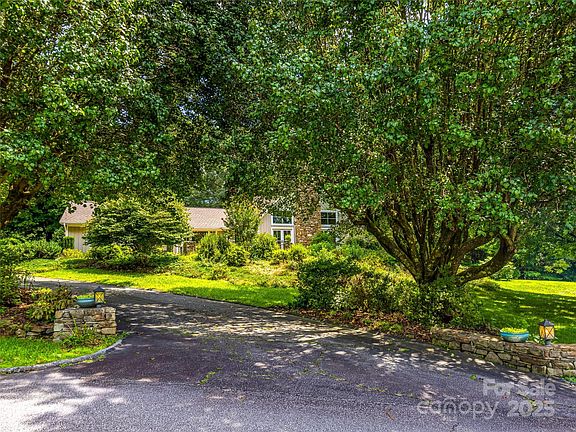 5th image of 440 Rickel Dr