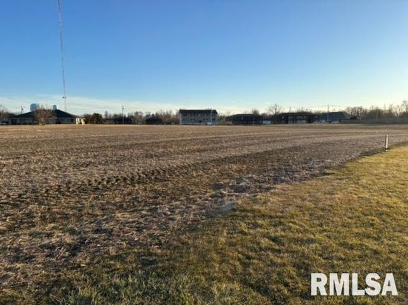 1 Briarbrook Dr, East Peoria, IL 61611