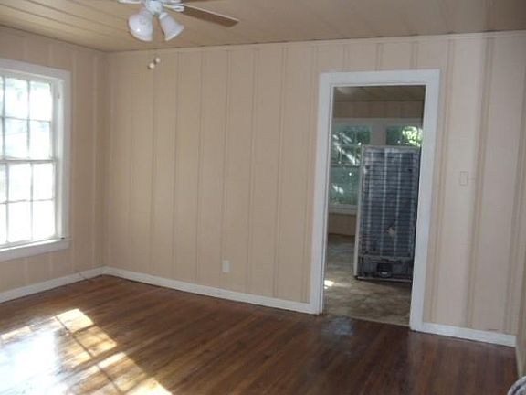 3rd image of 104 S Holloway St