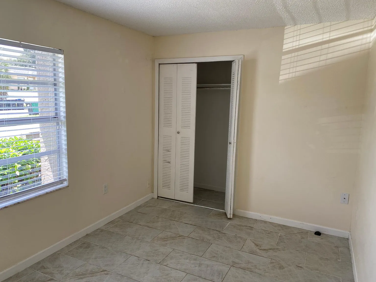 1136 Woodman Way — Photo 2