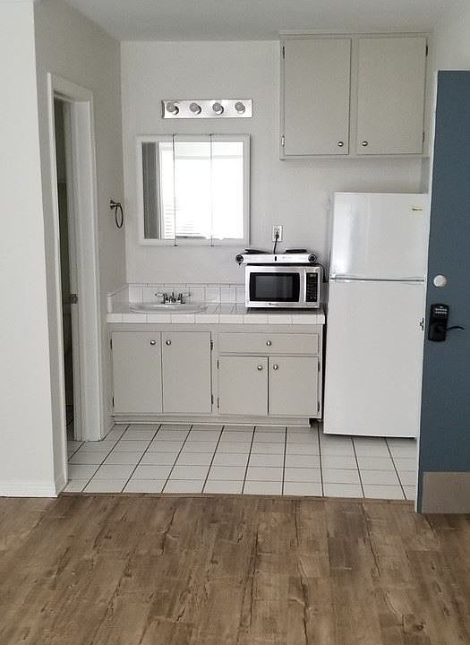 2nd image of 1625 Stoner Ave APT 2