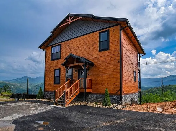 962 Cottage Gardens Way, Gatlinburg, TN 37738