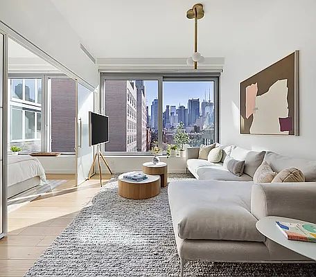 2nd image of 547 W 47th St Unit Penthouse 02