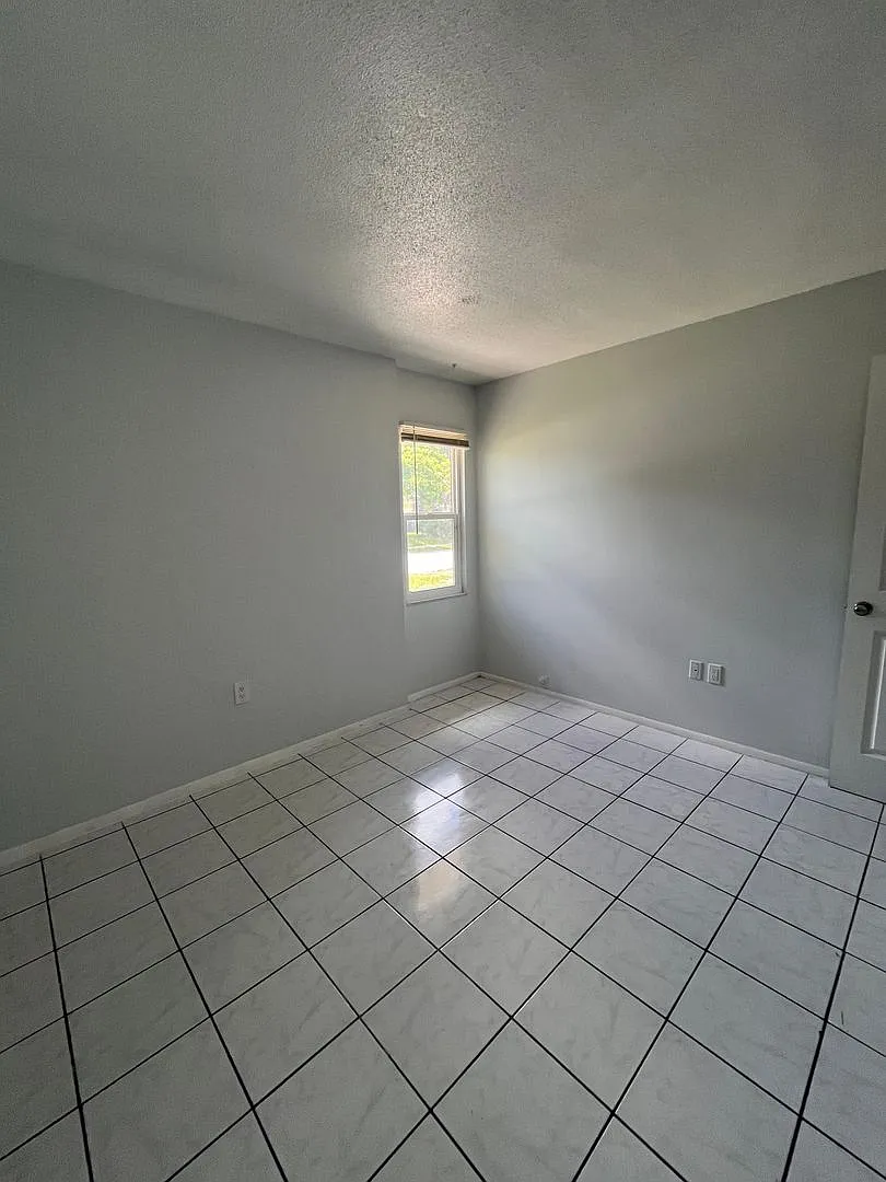 Lovely 2 bedroom apartment located in central Sarasota — Photo 4