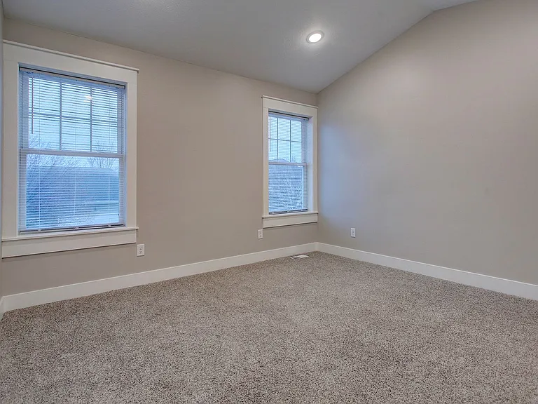 2118 Sherwood Ave — Photo 6